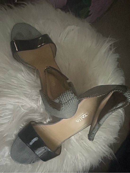 Shoes - Aquatalia heels size 8
In used condition
